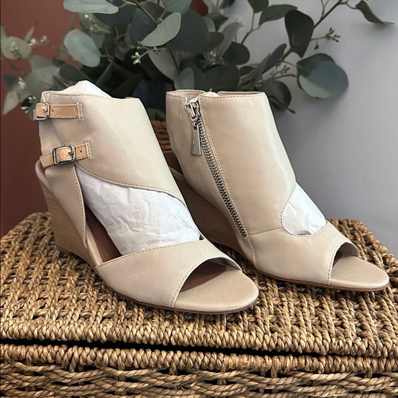 Max Bernson Shoes - NWT Max Bernson sidecar bone leather zipper peep toe buckles 6M 3” heel sandals